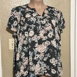 Floral Split-Neck Short Sleeve Top in Black and Blush Maurice’s
